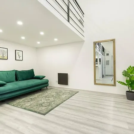 E39 Eotvos Apartament *