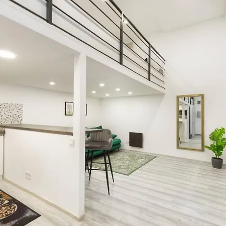 Apartament E39 Eotvos *