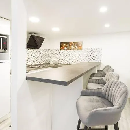 E39 Eotvos Apartament