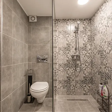 E39 Eotvos Apartament *