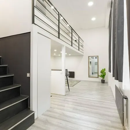 E39 Eotvos Apartament *